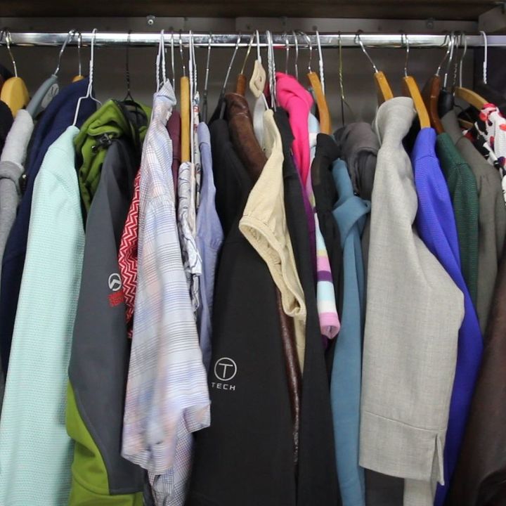 el ahorro de espacio en el armario ms barato, Este es mi armario de abrigos atestado