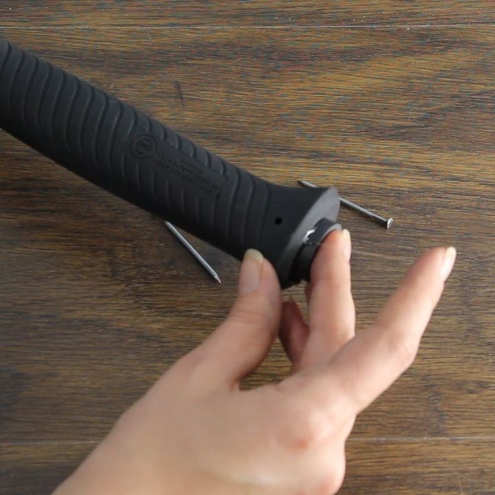 truque de martelo fcil para pendurar os pregos