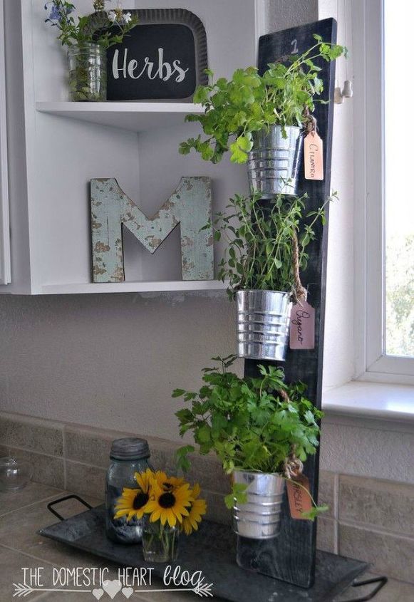12 tendncias de design do outono de 2016 para se empolgar, Jardim de ervas vertical simples na cozinha