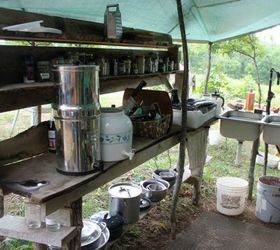 9 cocinas de exterior con las que soamos esta temporada de barbacoas, Esta improvisada para acampar