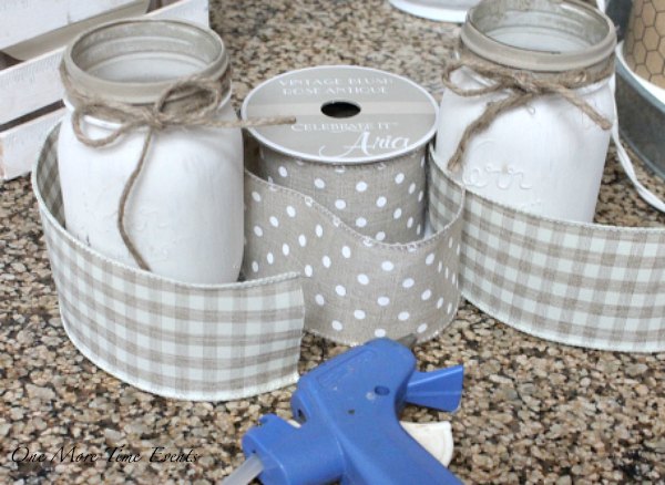 cesta de cocina con cinta envuelta en tarro de mason idea