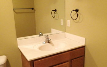 11 Actually Helpful Tricks for Decorating a Small Bathroom