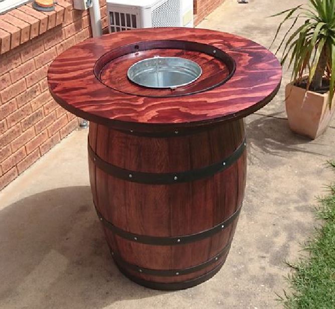 como hacer una mesa de barril de vino con cubo de vino incorporado
