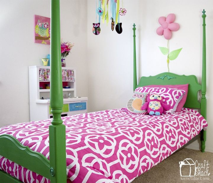 a bright green bed, bedroom ideas, chalk paint, painted furniture