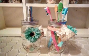 Dispensadores y portacepillos de dientes en Mason Jar con temática de playa
