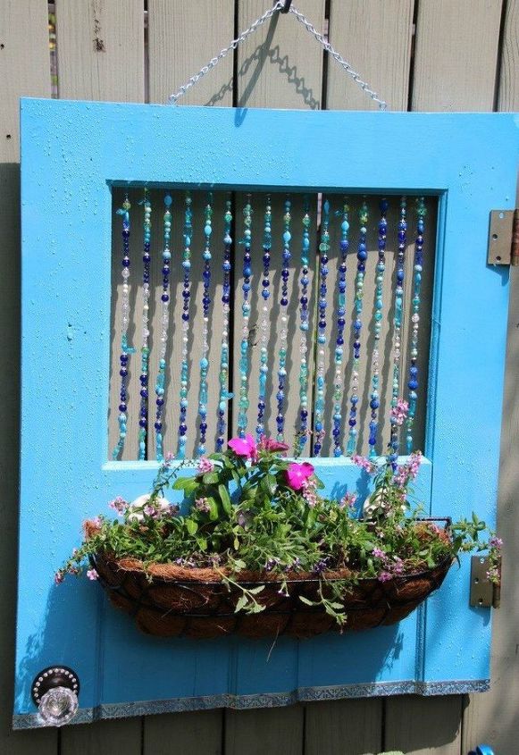 15 formas brillantes de reciclar puertas viejas, Esta puerta se salv de una hoguera