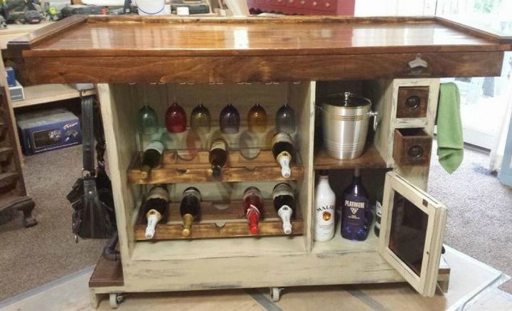 15 brilliant ways to upcycle old doors, Build it into an awesome wine bar