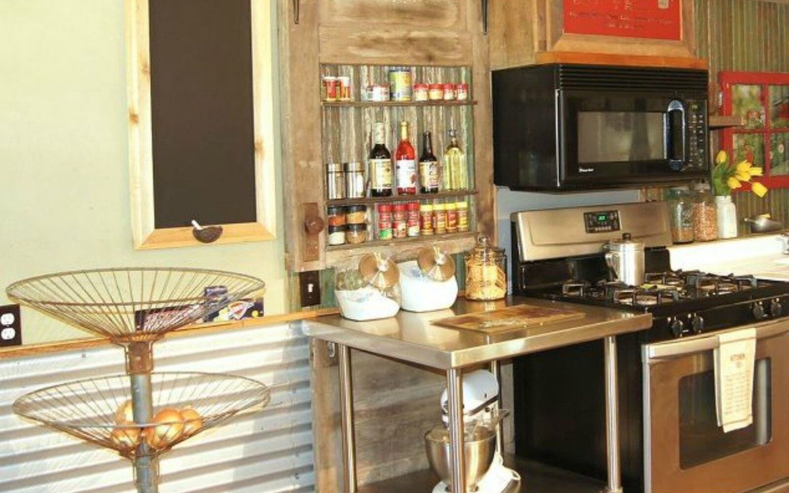 Repurposing Old Doors: A Creative Way to Upcycle and Decorate