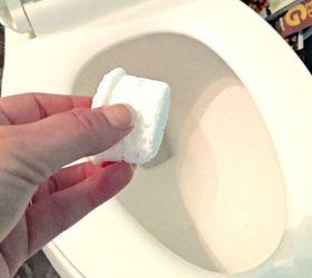 17 ways you never thought of using baking soda in your home, Make fizzing bombs to get a sparkling toilet