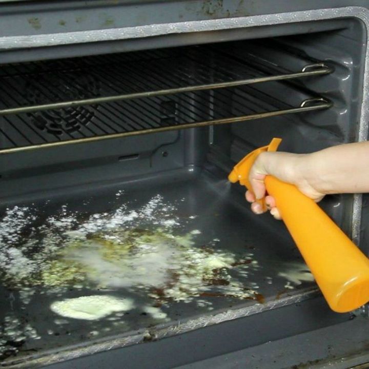 17 ways you never thought of using baking soda in your home, Make baked on oven mess easier to remove