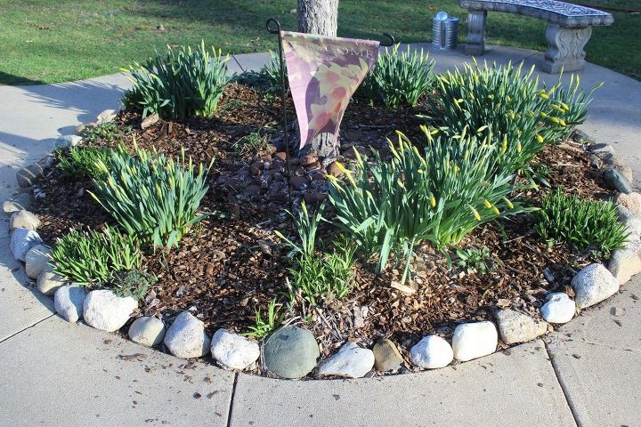 Edging Your Country Garden in Fieldstones