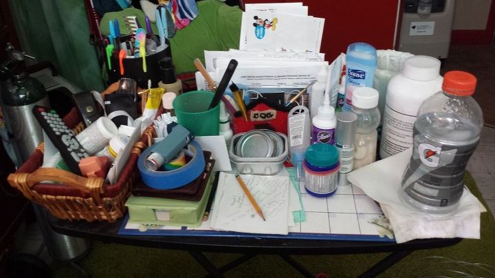 q running out of room room, organizing, It s a mess I try to keep useless stuff off of it I have nowhere to put the stuff so it s still handy but out of the way Help