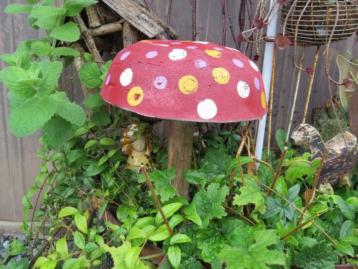 a fun bug for my garden and a stool, concrete masonry, crafts, gardening, how to