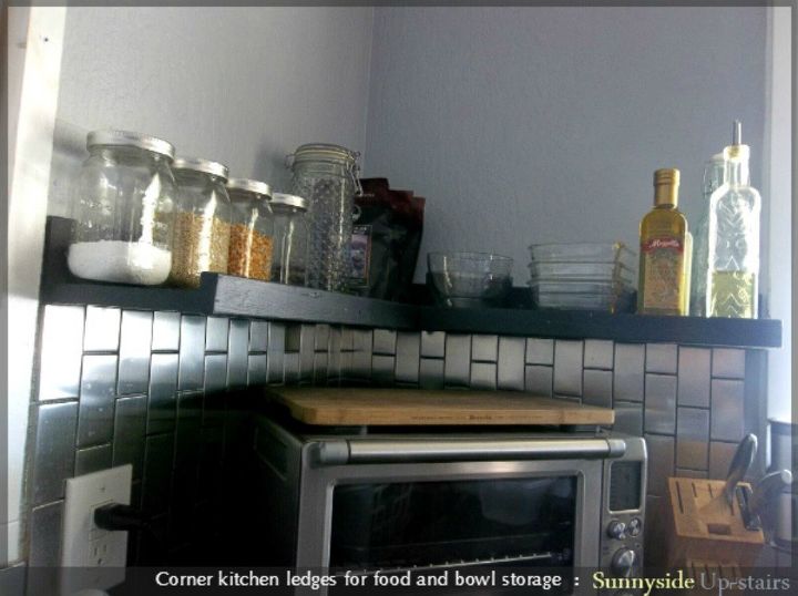 12 trucos para ahorrar espacio en tu cocina, Estantes de repisa para la cocina