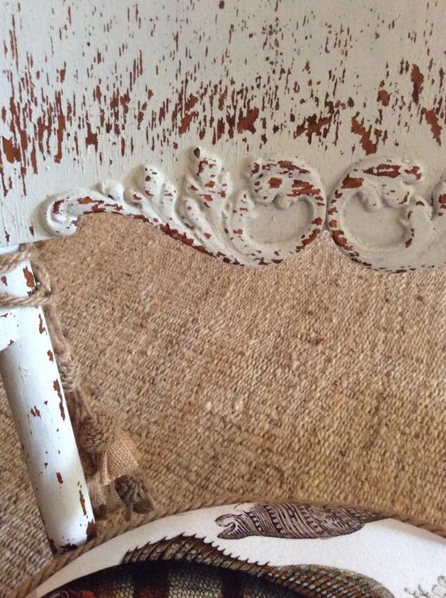 silla pintada con leche y con una gran cantidad de virutas, Silla pintada por The Cuckoo s Nest Decor