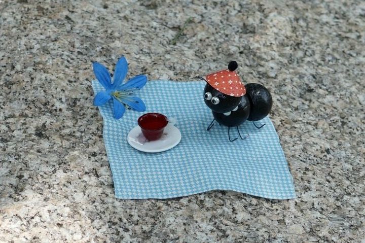 how to create a cute little party ant for your next party or bbq, crafts, how to