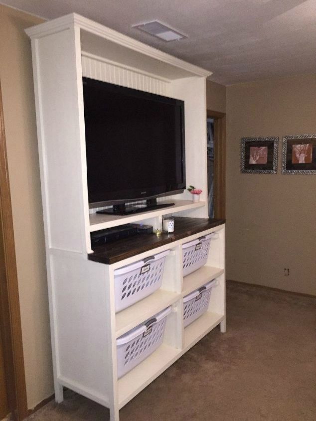 11 maneiras de usar madeira compensada em seu quarto, Construir um suporte de TV centro de entretenimento de dupla finalidade para o quarto