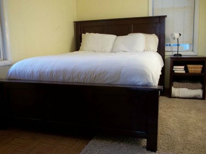 11 maneras de usar la madera contrachapada en su dormitorio, Haz una magn fica cama Queen Hudson