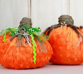 recycled fabric pumpkin pillows, crafts, how to, seasonal holiday decor