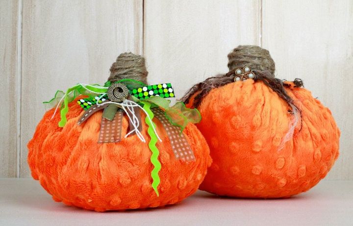 recycled fabric pumpkin pillows, crafts, how to, seasonal holiday decor