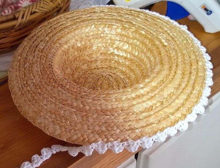 straw and thread hat wall hanging, crafts, how to, repurposing upcycling, wall decor