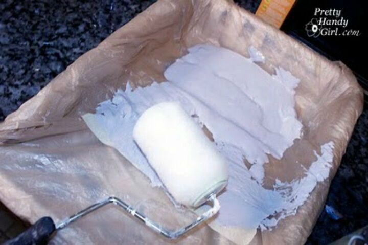 11 maneiras de esconder sacolas plsticas sem jog las no lixo, Revestimento da bandeja de pintura f cil de limpar