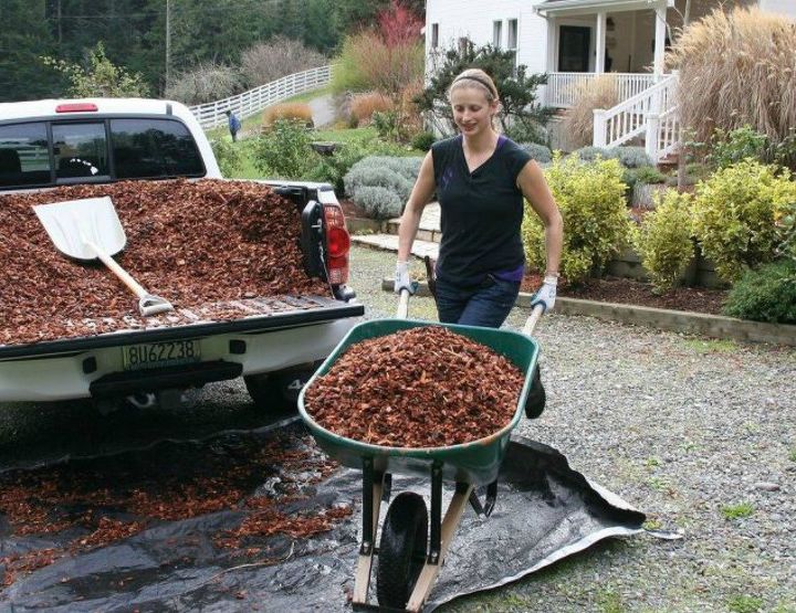 s see how 11 clever gardeners get their yards ready for fall, gardening, They add mulch to reduce weeds