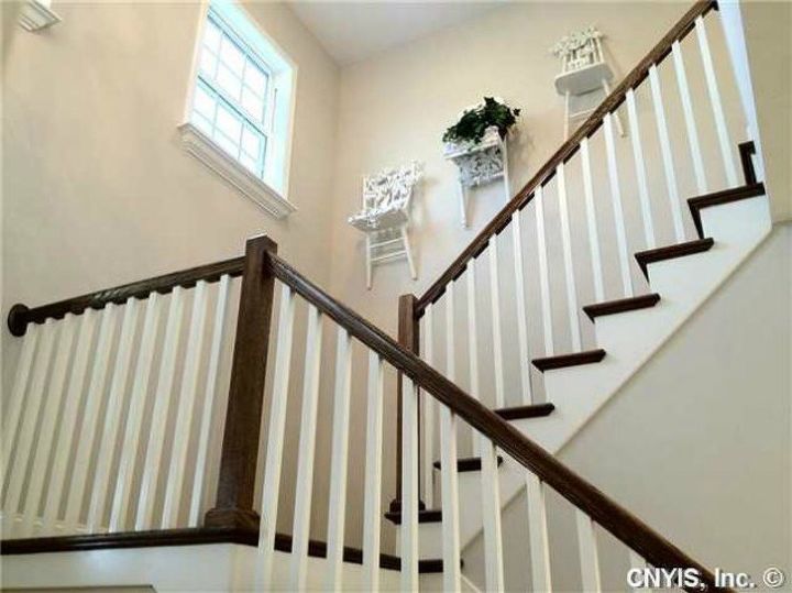 if your stairway walls are empty here s what you re missing, A place to hang a statement piece