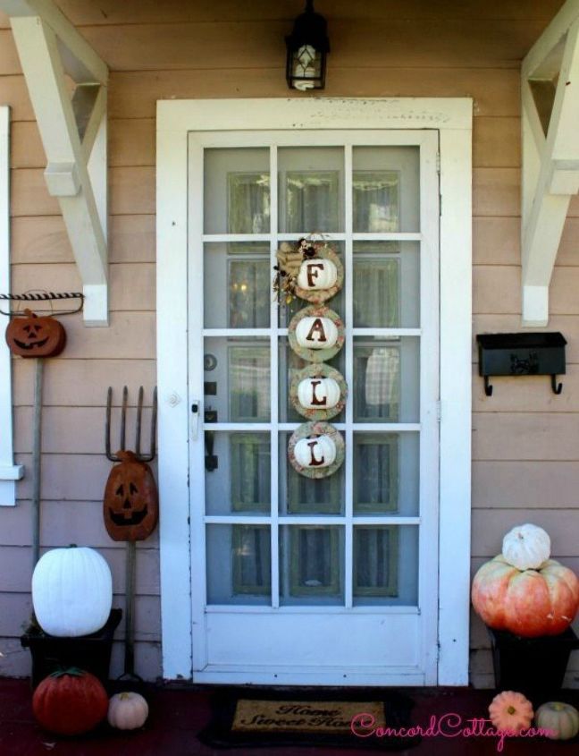 s these 17 fall porch ideas will give you that yummy warm feeling, porches, This fall door sign with pumpkins