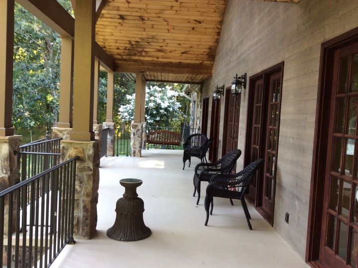 q what can take mold off my porch ceiling , cleaning tips, outdoors cleaning, porches, Shows the porch and stain on outside of house wall