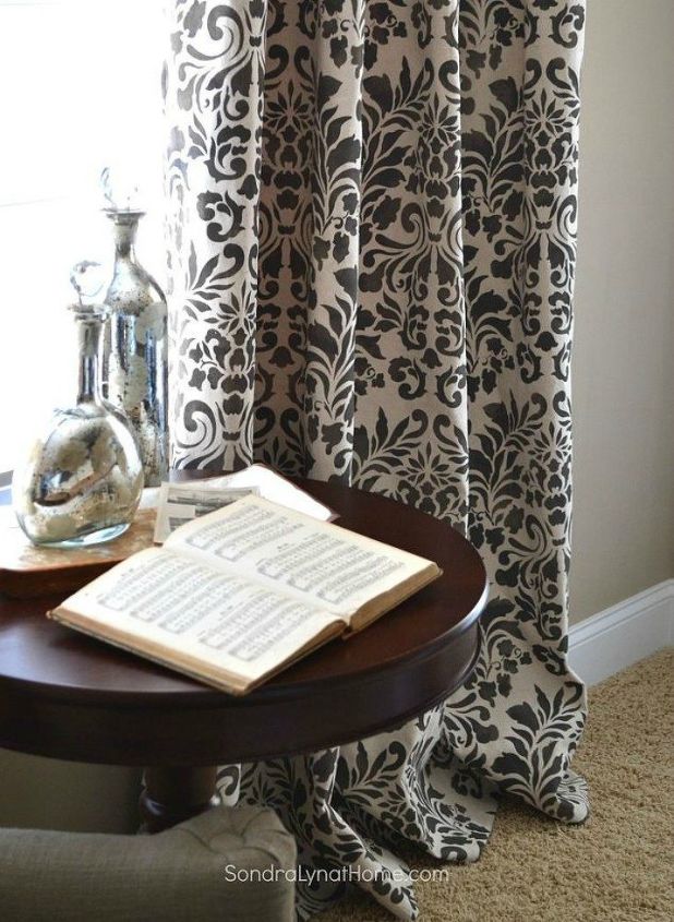 25 maneras impresionantes de mejorar tu casa usando plantillas, Cortinas con plantilla a partir de telas ca das