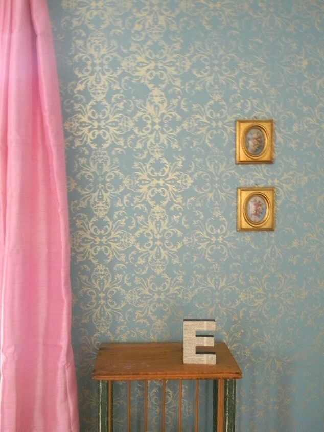 25 awesome ways to upgrade your home using stencils, Get chic and classy bedroom walls