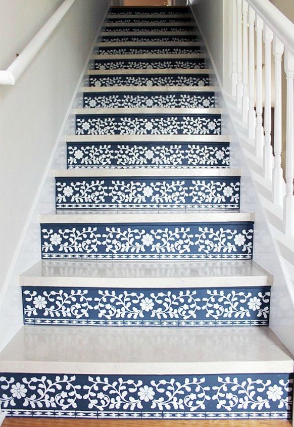 25 maneras impresionantes de mejorar tu casa usando plantillas, Escaleras con plantilla dignas de ser miradas