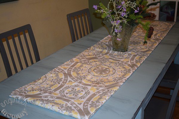 mesa de comedor con acabado de pintura envejecida diy