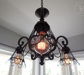 Cómo cambiar una lámpara de araña en el estilo de la casa de campo