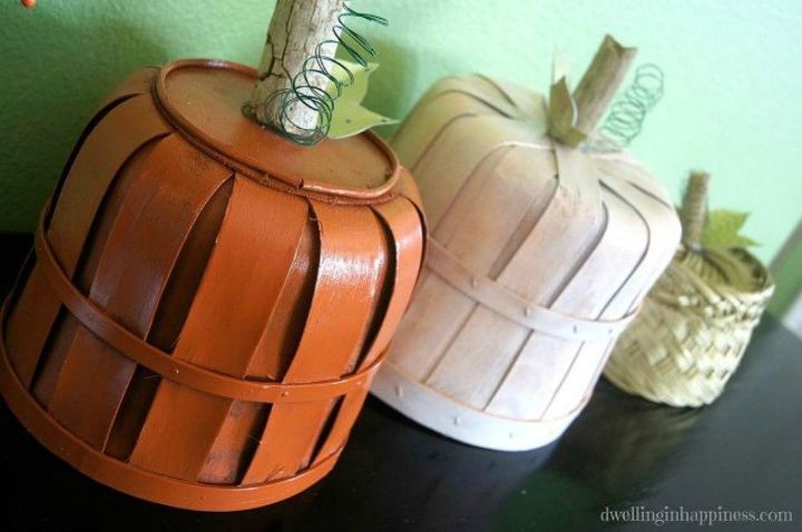 23 maneiras incrveis de fazer uma abbora de qualquer coisa, Decora o de outono f cil cesta de ab boras