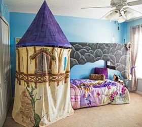 dale a tus hijos los dormitorios ms chulos con estas 13 ideas asombrosas, Esta cama de cuento de hadas con el castillo de Rapunzel