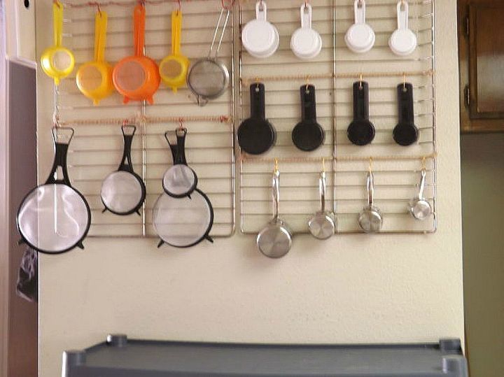 s 10 genius organizing hacks using cooling racks, organizing, Hang your measuring cups in order