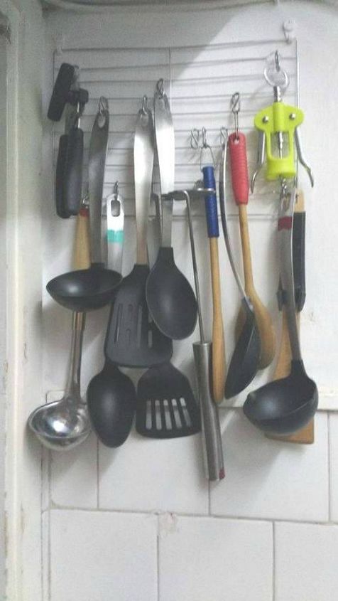 10 trucos geniales de organizacin con estanteras de refrigeracin, O cuelga tus utensilios de uso diario