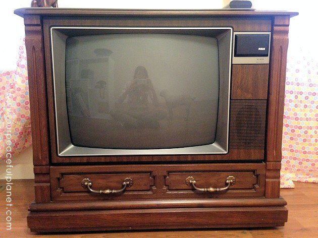pinte uma tv antiga funcionando