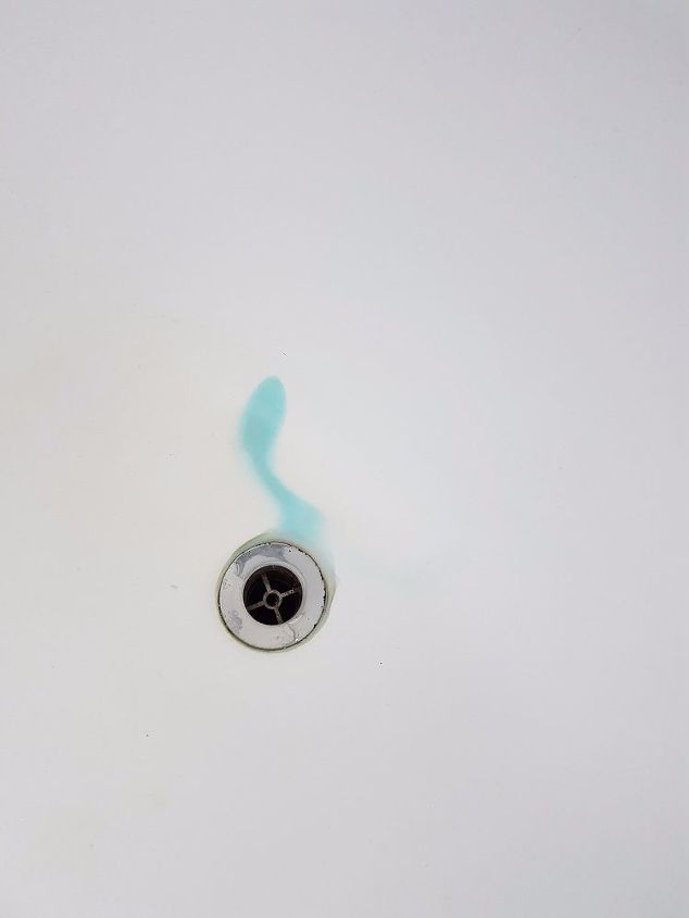 Blue Water Stain On Bathtub Hometalk, How To Get Rid Of Green Stain In Bathtub