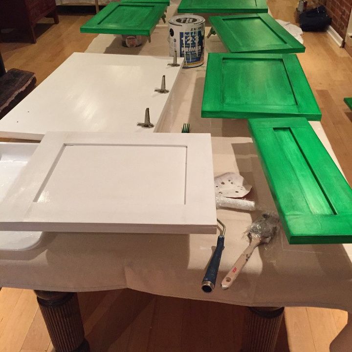 cmo remodelamos nuestra cocina por menos de 600, Pintando los armarios