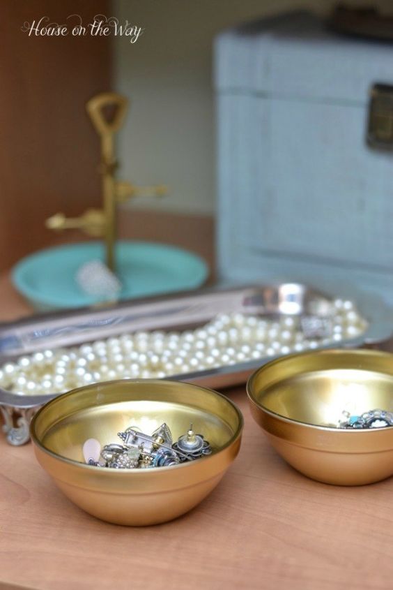 s don t throw out your boring glassware before you see these 11 ideas, Paint your bowls with gold for a chic look