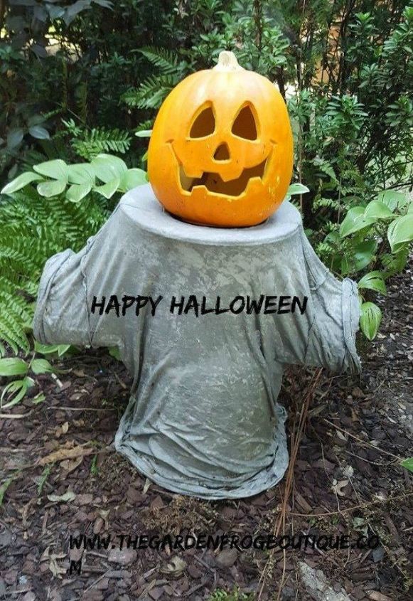 faa seus vizinhos rirem com essas 16 ideias hilrias de halloween, Crie um suporte de concreto ao ar livre para suas ab boras e cabe as de Halloween