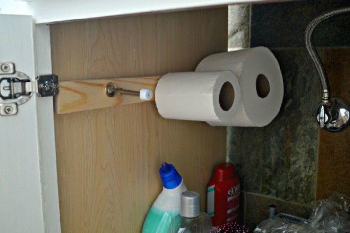 11 truques para economizar espao em seu banheiro pequeno, Armazenamento de papel higi nico fa a voc mesmo