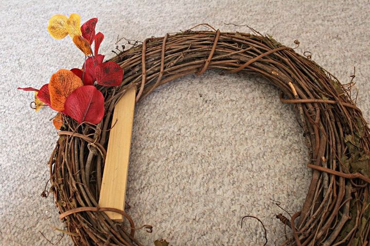 the 10 minute 10 dollar pretty fall wreath , crafts, seasonal holiday decor, wreaths