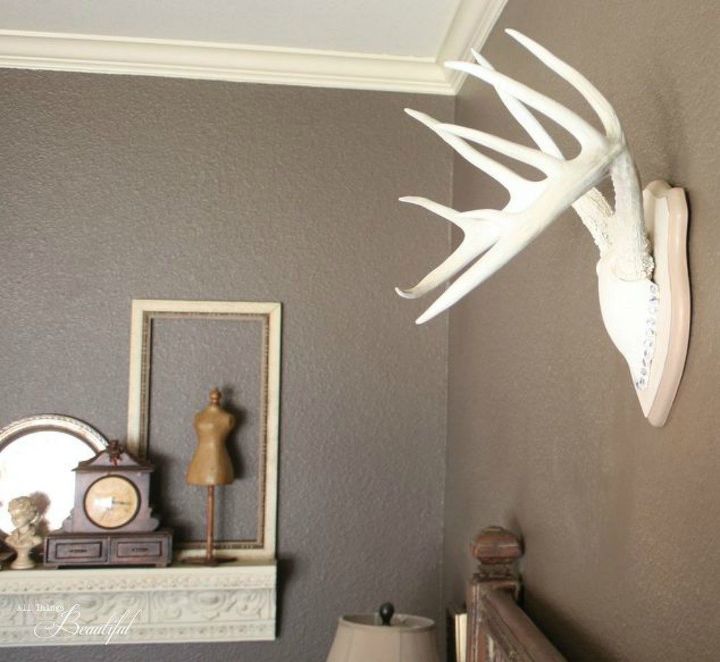 se o espao acima da sua cama est vazio isso que lhe falta, DIY Blingy Antlers chifres brilhantes