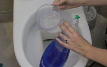 Unclog a Toilet Without a Plunger