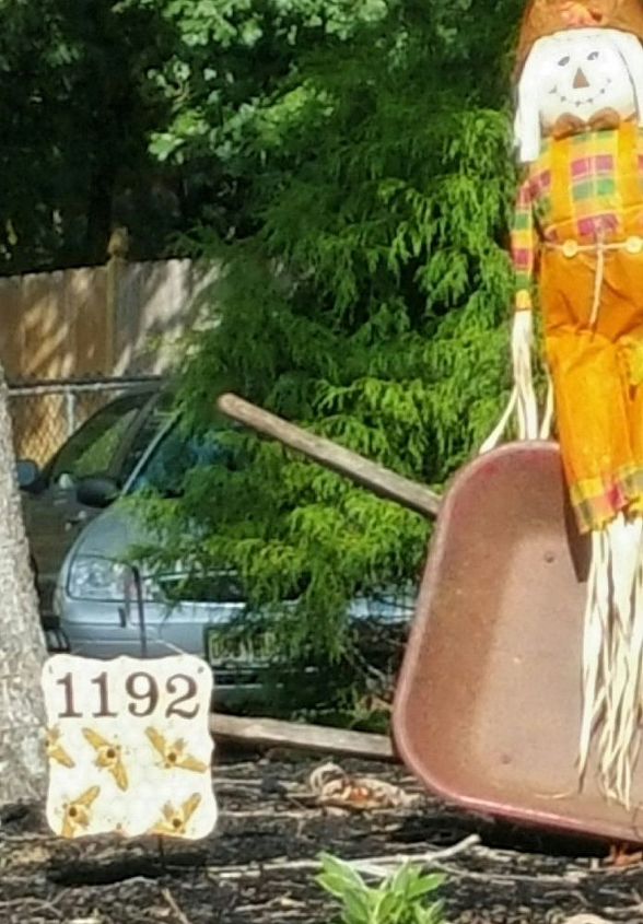 honey bee house number, home decor, Now my house number is visible from the road