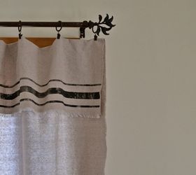 13 maneras en las que nunca pensaste en usar la cinta de pintor en tu casa, A ade un ribete negro a tus cortinas de arpillera
